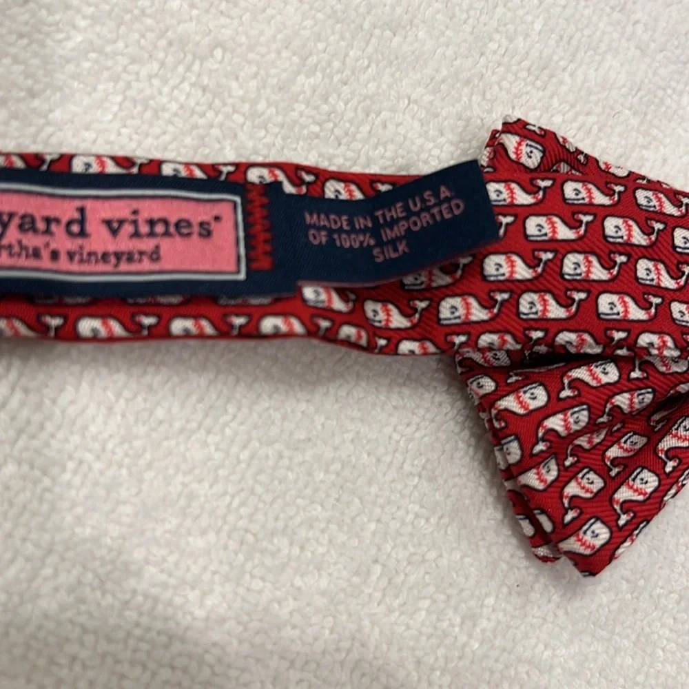 Vineyard Vines Martha’s Vineyard 100% Silk Bow Tie